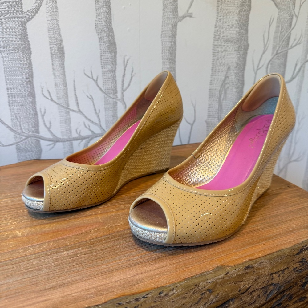 Lilly Pulitzer Womens Nude Peep Toe Resort Perforated Wedge Sandal Size 8M EUC